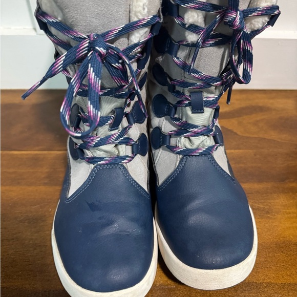 Merrell girls winter snow boots size 4 - barley worn - Picture 2 of 3